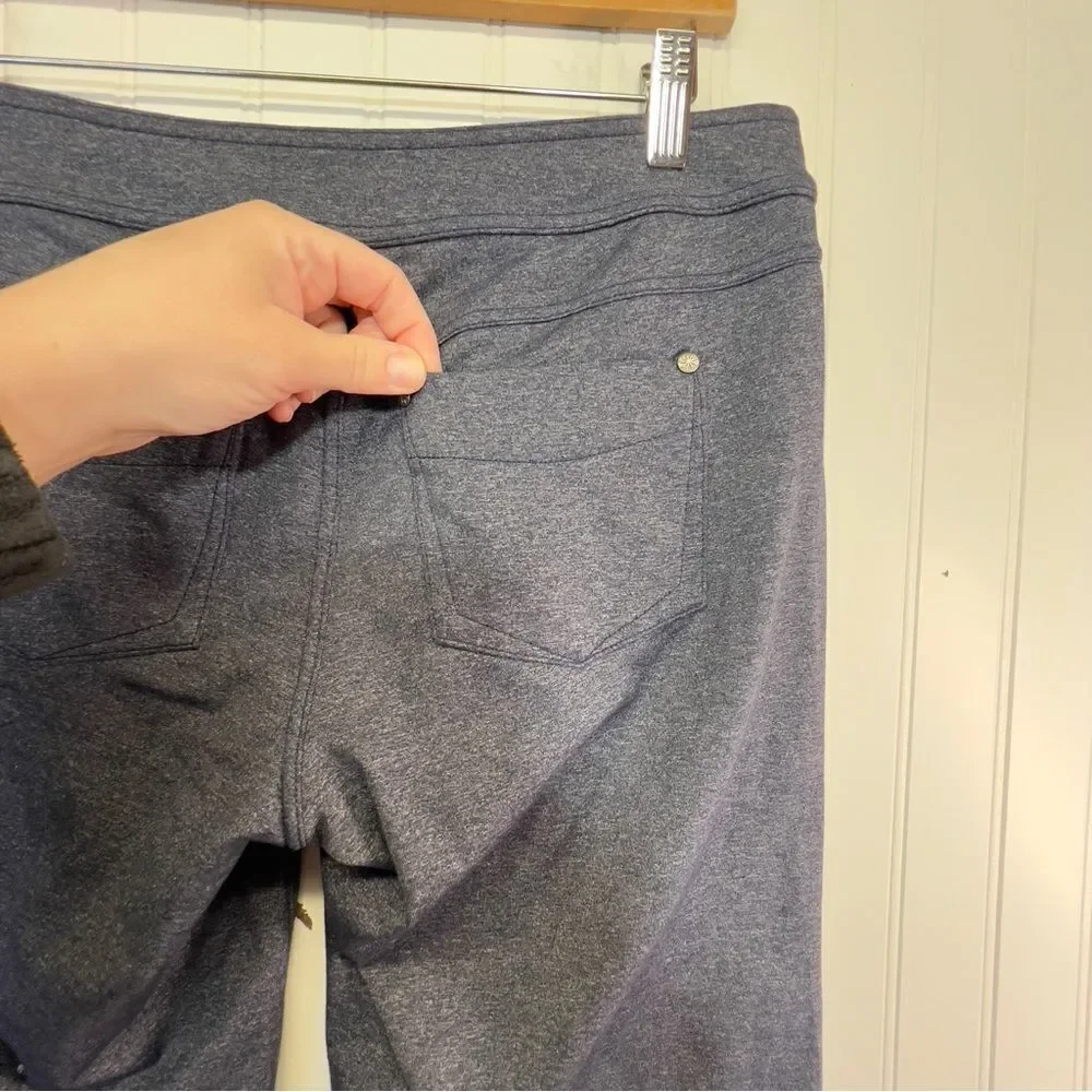 ATHLETA Capri Pants Sz. Medium - Picture 3 of 15